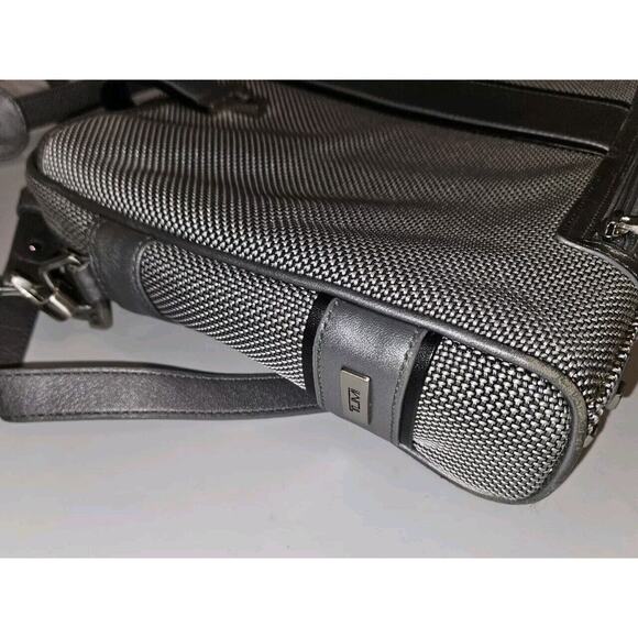 Tumi Ballistic Nylon Briefcase Messenger Bag A4 2way Gray 15x11x2 - Picture 6 of 13